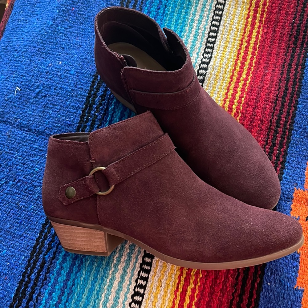 Bass  Ankle Boots Women’s Size 8.5M Burgundy Suede.  Pre-owned, great condition.